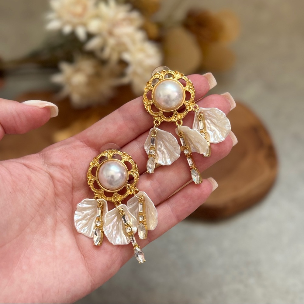 💖4/$30 NEW Elegant Gold and Pearl Drop Earrings - Picture 5 of 5